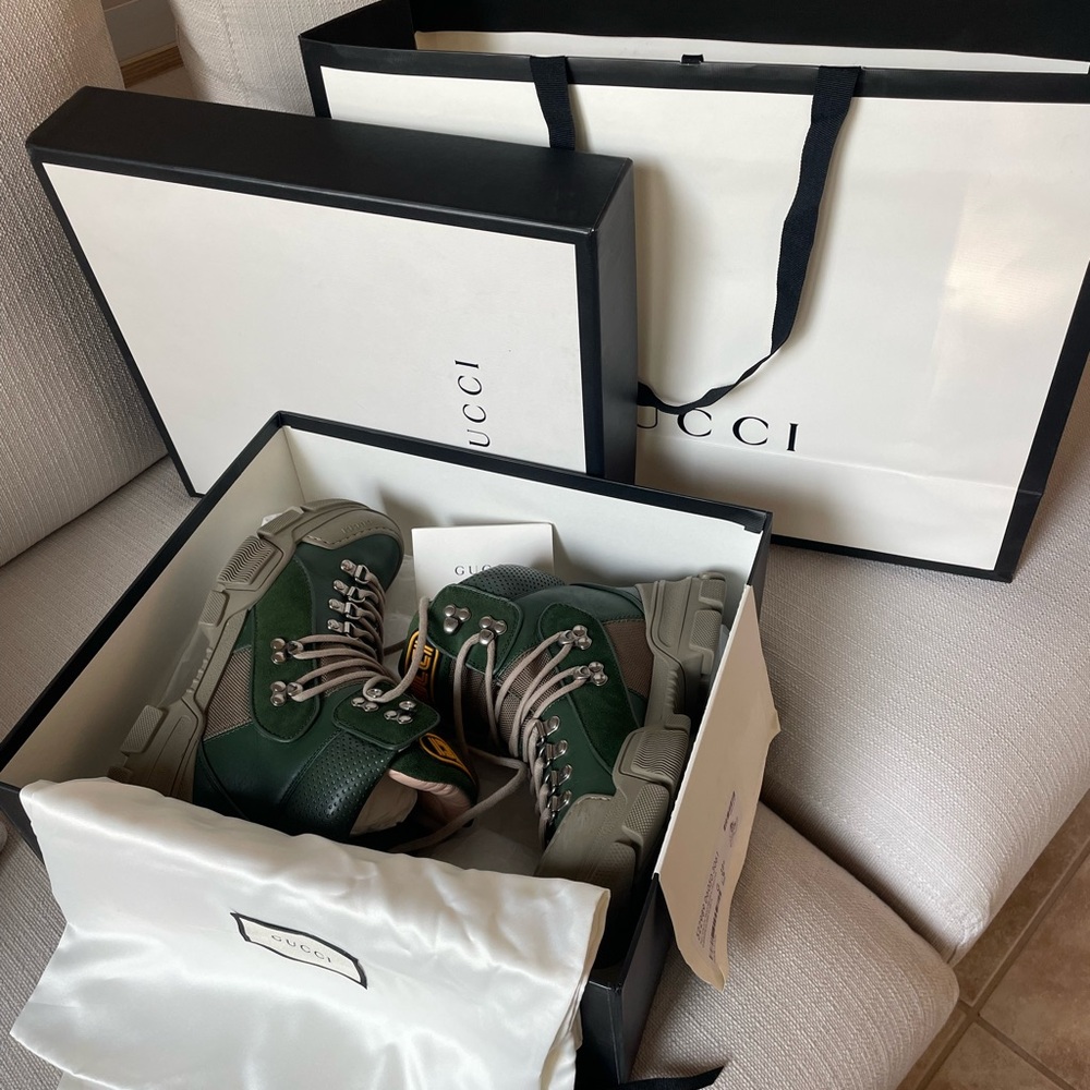 Authentic Gucci ankle lace up green leather hiking boots worn two times